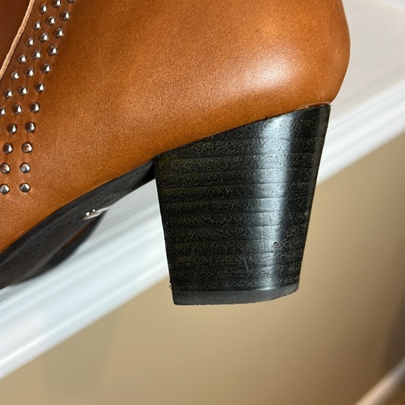 • VIONIC • Leather Boots • Size 8.5 • Gently Worn! - Picture 7 of 15